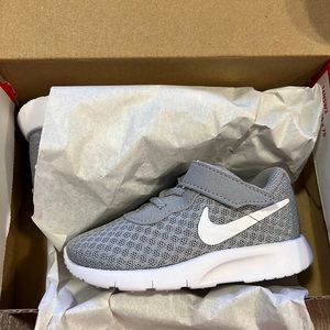 Nike Tanjun baby walker shoes US size 5